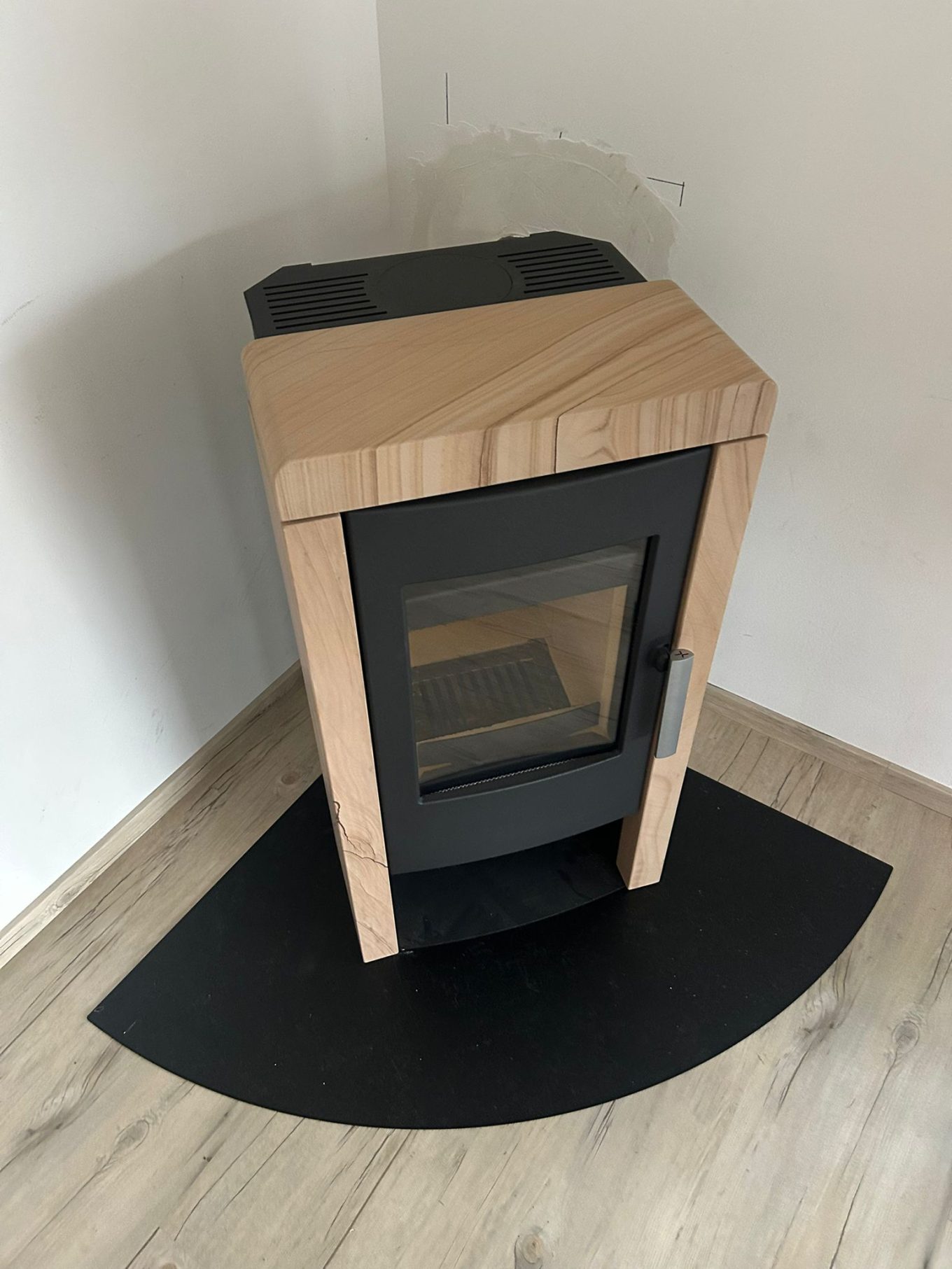 Realizace moderních krbových kamen ve Frýdku-Místkuk